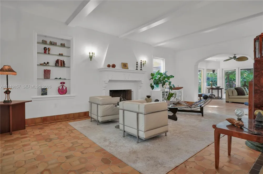 2050 Alton Rd, Miami Beach, FL 33140