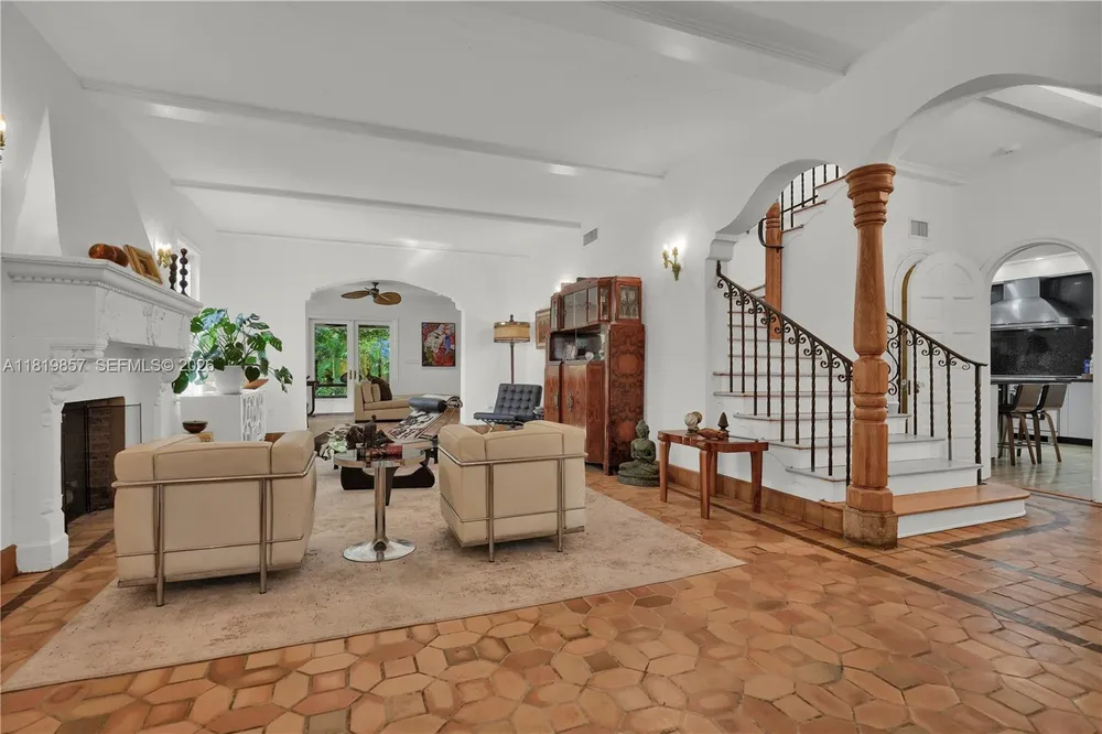 2050 Alton Rd, Miami Beach, FL 33140