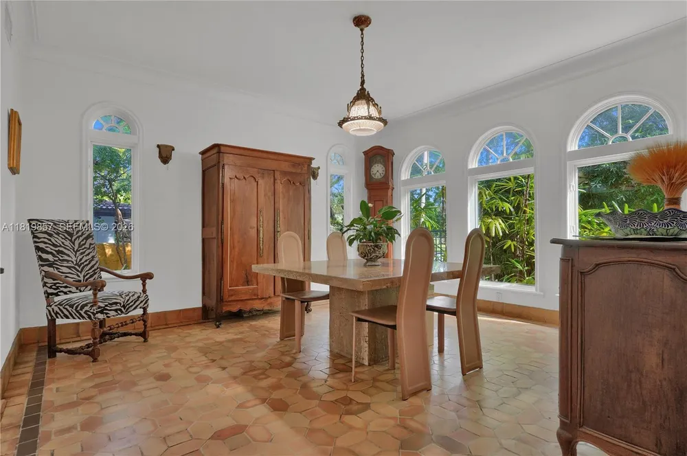 2050 Alton Rd, Miami Beach, FL 33140