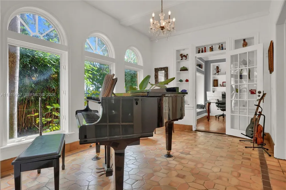 2050 Alton Rd, Miami Beach, FL 33140