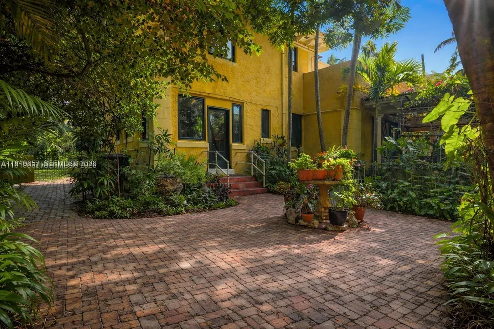 2050 Alton Rd, Miami Beach, FL 33140