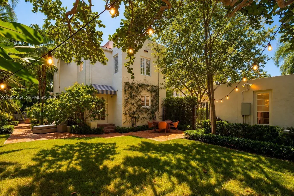 1229 Asturia Ave, Coral Gables, FL 33134
