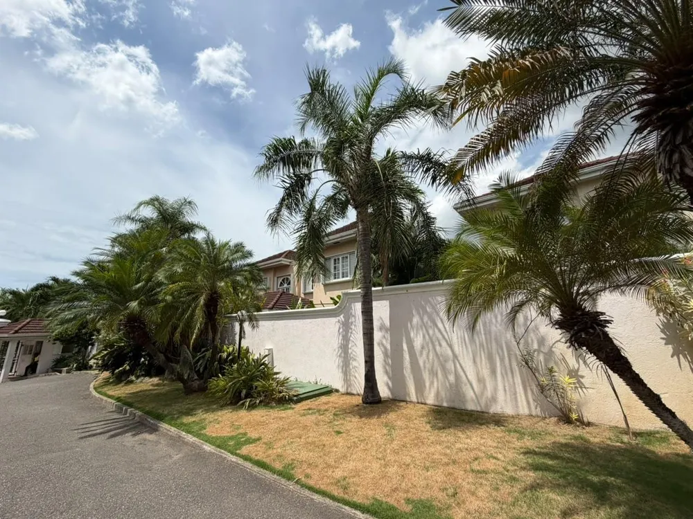 EARLS COURT CHATEAUX, KIN Kingston  St. Andrew