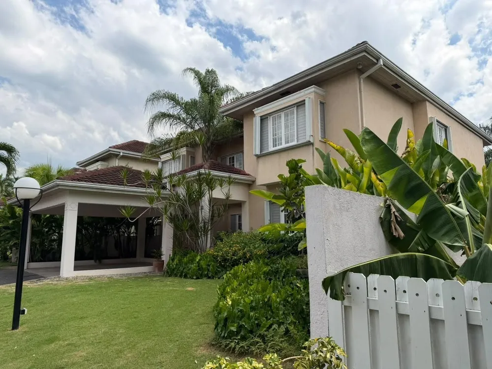 EARLS COURT CHATEAUX, KIN Kingston  St. Andrew