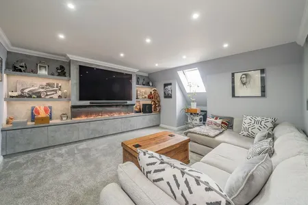 Oatlands Drive, Weybridge, KT13