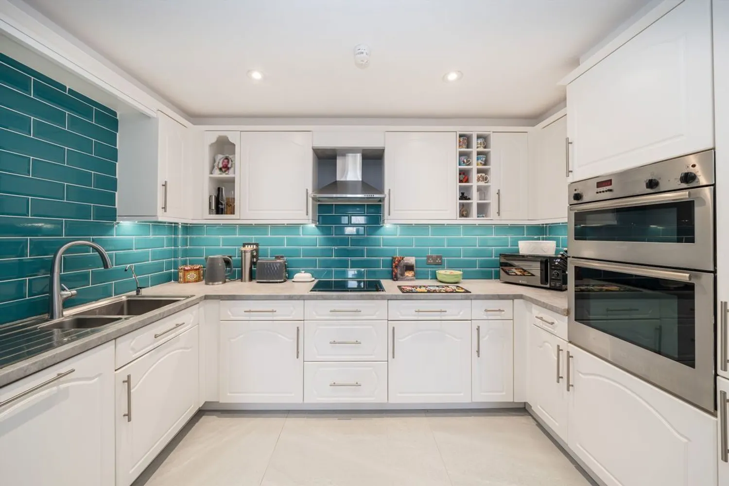 Oatlands Drive, Weybridge, KT13 photo 2