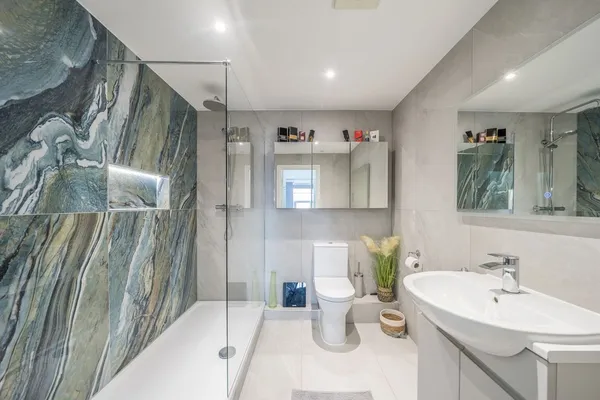 Oatlands Drive, Weybridge, KT13 photo 5