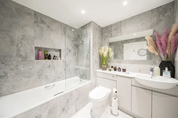 Oatlands Drive, Weybridge, KT13 photo 6
