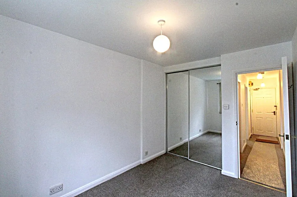 Property carousel item 4