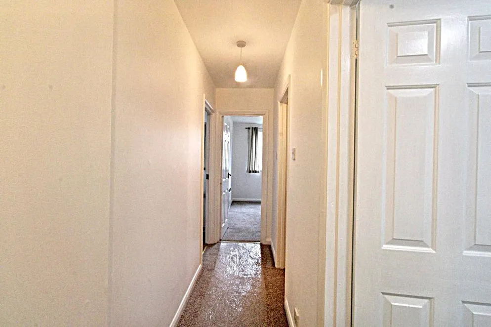 Property carousel item 6