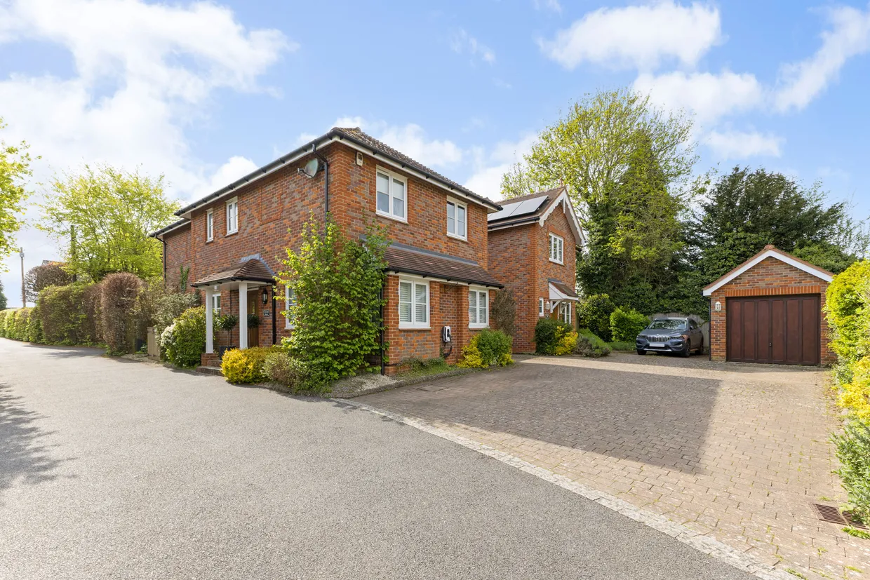 Windmill Lane, Bledlow Ridge, HP14 photo 1