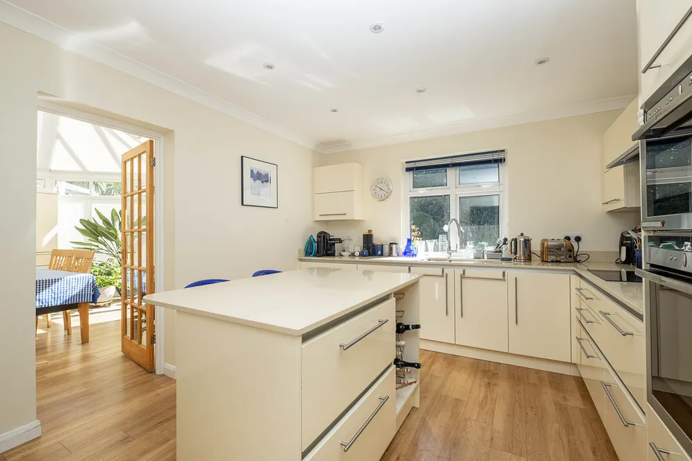 Westcoombe Avenue, London, SW20 photo 16