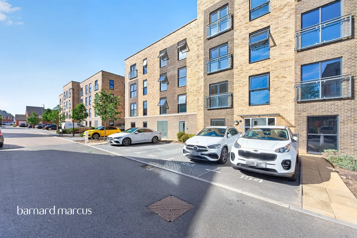 Regalia Way, Epsom