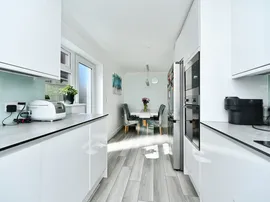 Friars Avenue, Peacehaven thumb 3