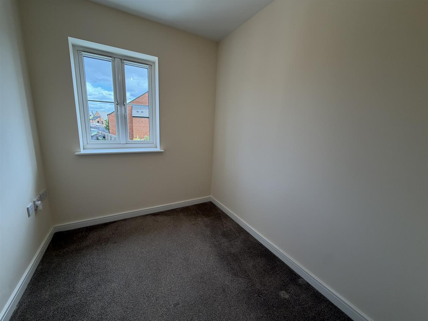 Brampton Grange Drive, Daventry Image 13