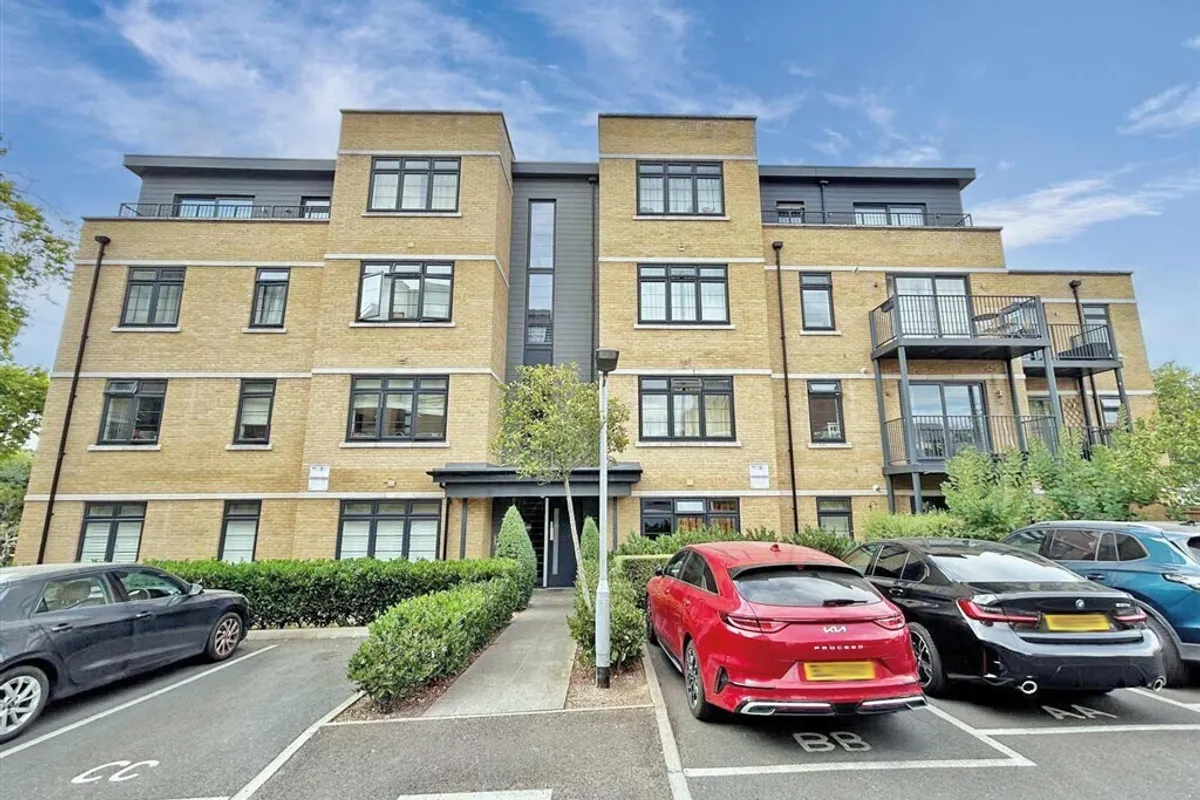 Samuelson Place, ISLEWORTH