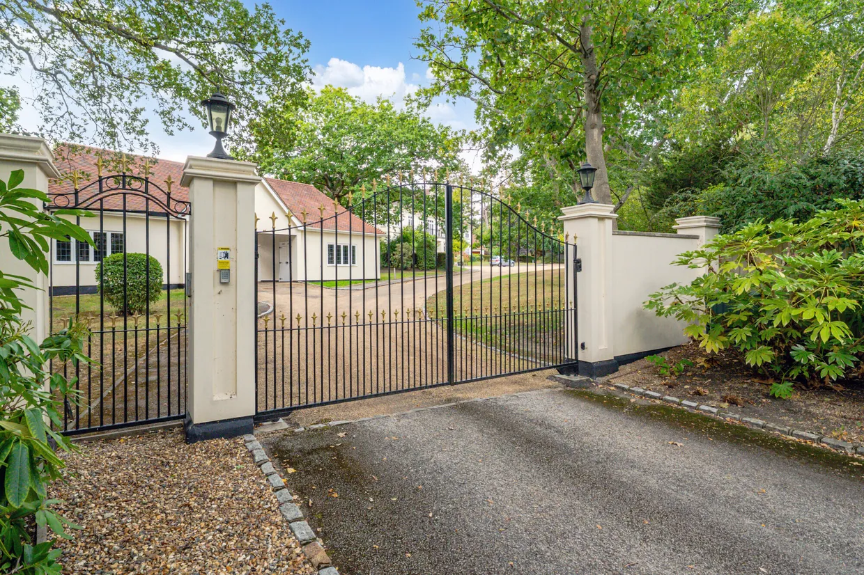 Priory Road, Sunningdale, SL5 photo 12
