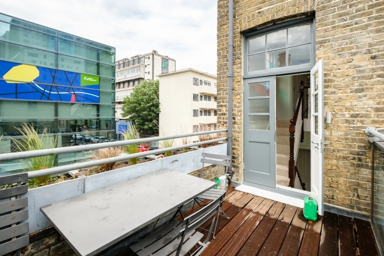 Newark Street London E1 photo 20