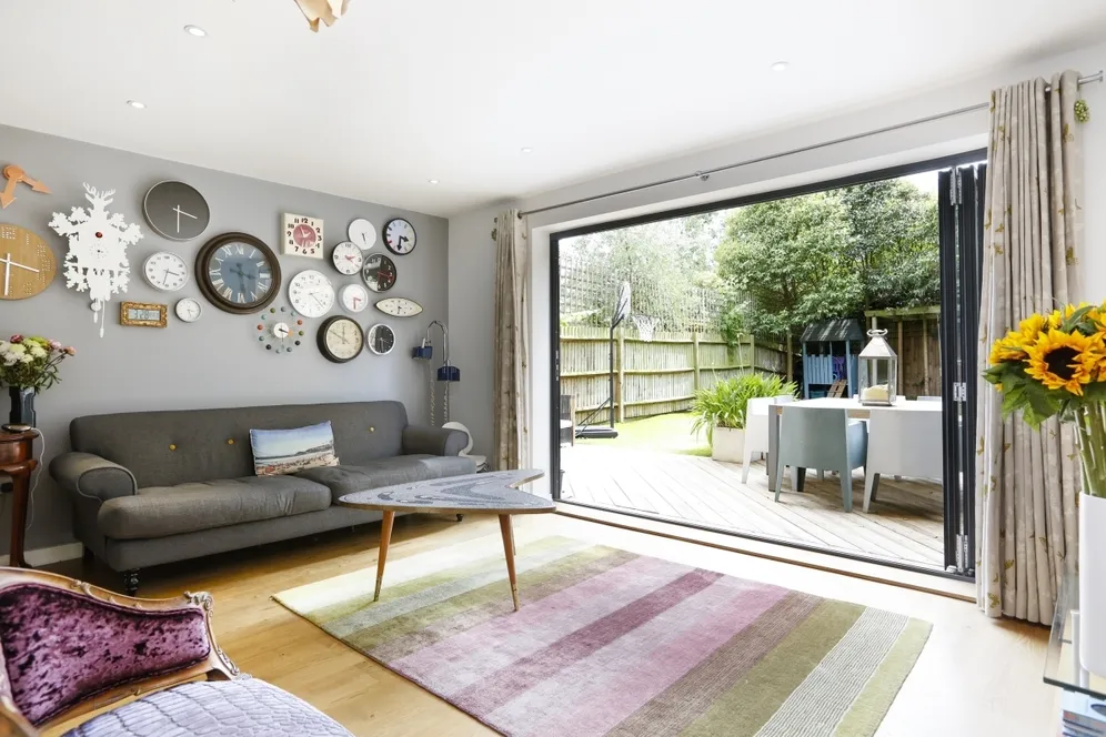 Whitelands Crescent, SW18 photo 2