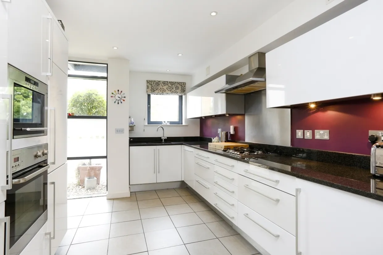 Whitelands Crescent, SW18 photo 3