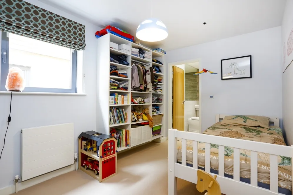 Whitelands Crescent, SW18 photo 10