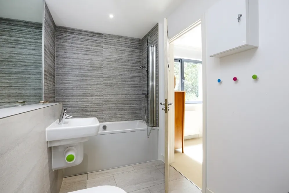 Whitelands Crescent, SW18 photo 11