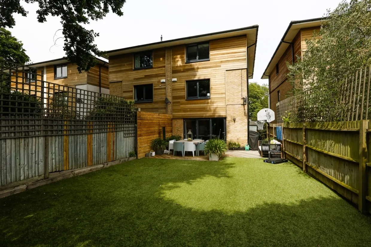 Whitelands Crescent, SW18 photo 13