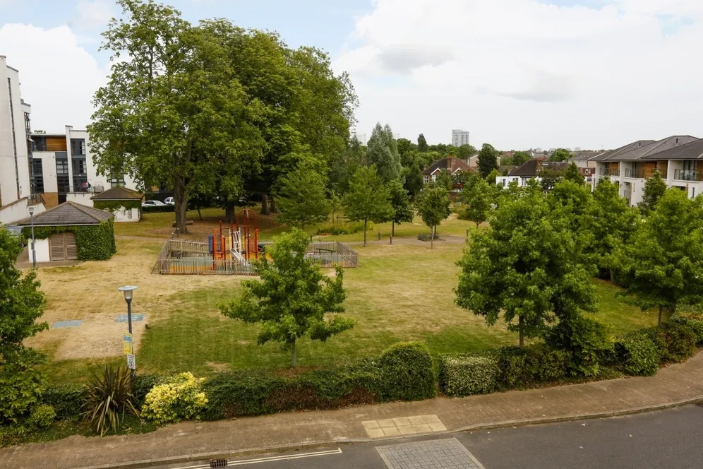 Whitelands Crescent, SW18 photo 14