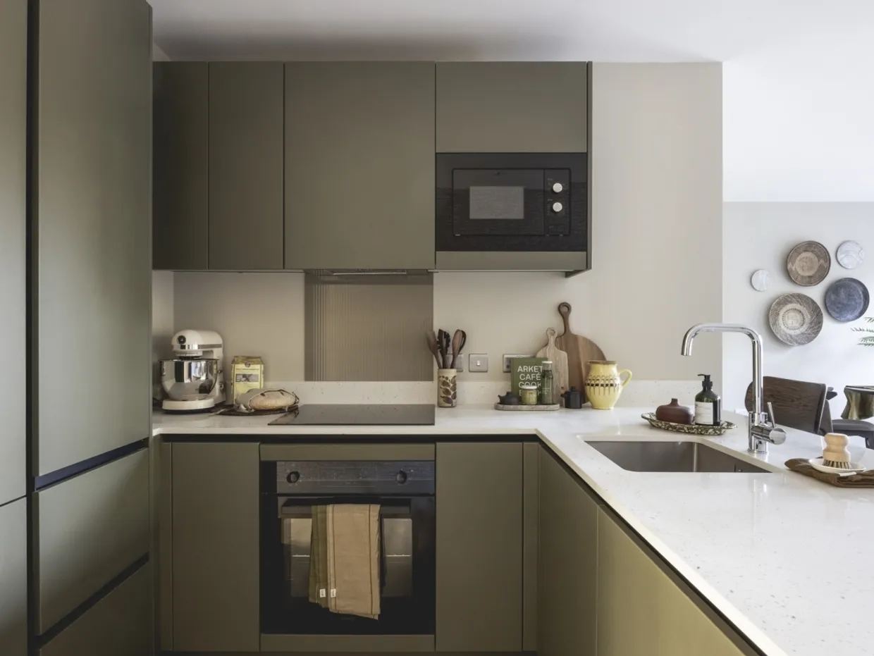 28 Mill Mead Spelthorne TW18 photo 2