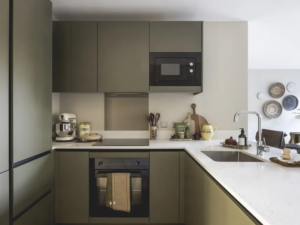 28 Mill Mead Spelthorne TW18 photo 2