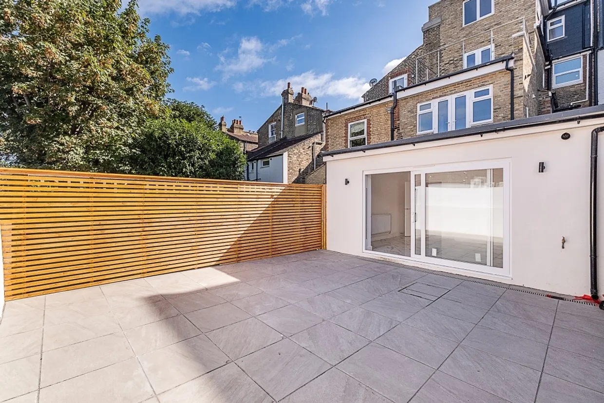 Gambole Road Tooting SW17 photo 11