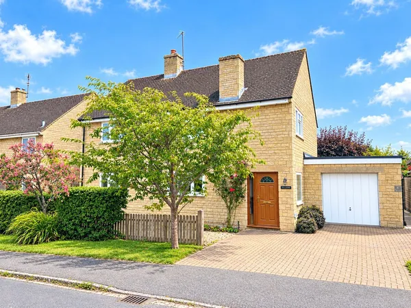 Meadow Lane, Shipton-under-Wychwood, Chipping Norton, Oxfordshire, OX7