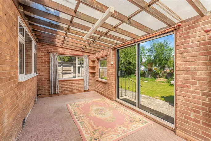 Property carousel image 9