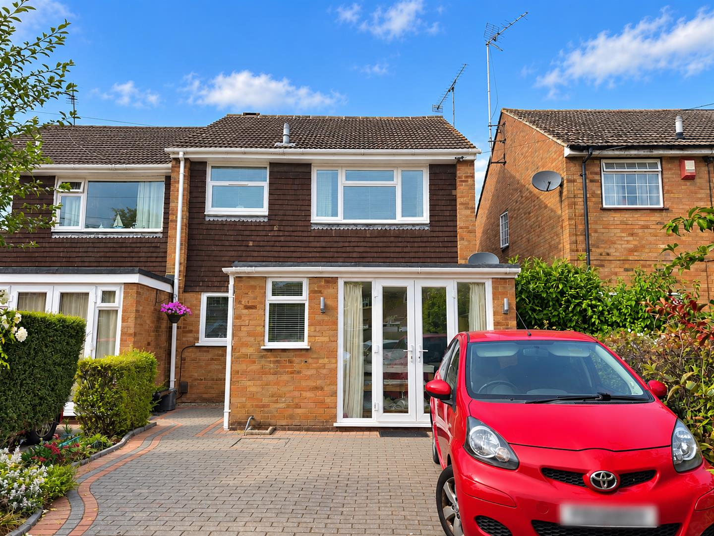 Lower Cippenham Lane, Slough Image 1