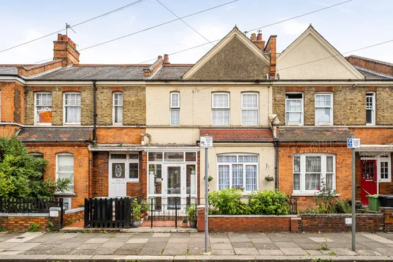 Hewitt Avenue, London, N22