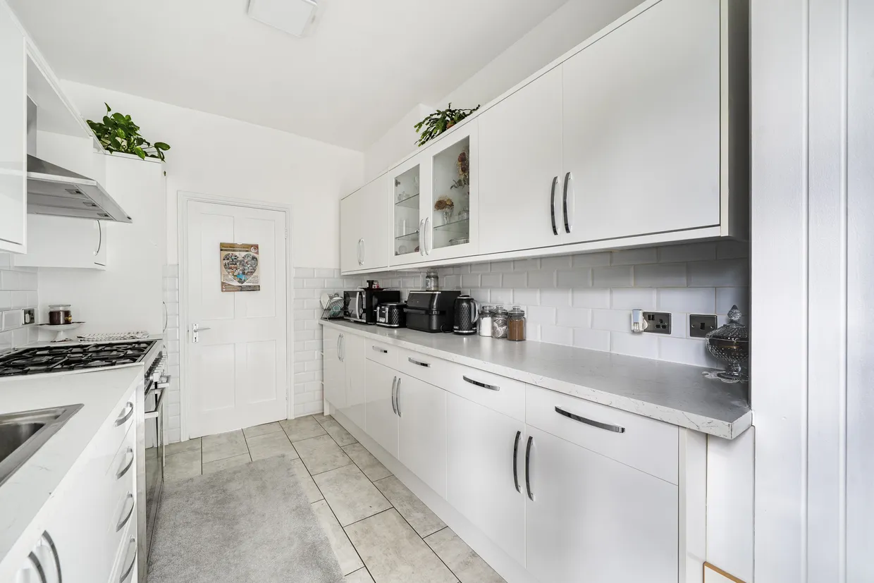 Hewitt Avenue, London, N22 photo 16