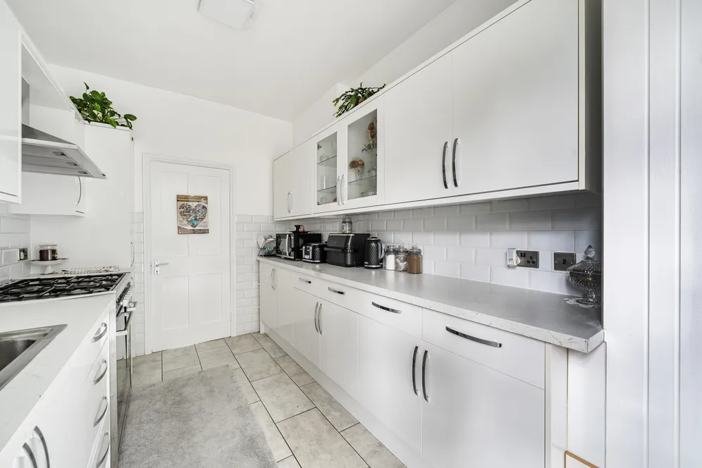Hewitt Avenue, London, N22 photo 16