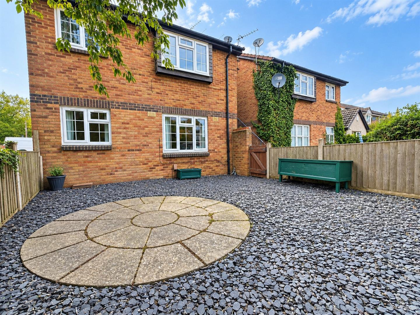 Adelaide Close, Slough Image 1