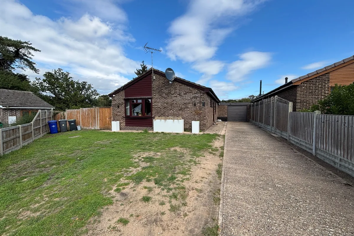 Stuart Close, Brandon