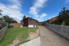 Stuart Close, Brandon