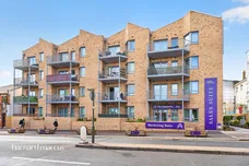 High Road, Finchley, London, N12