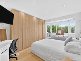 Hollington Crescent, New Malden thumb 3