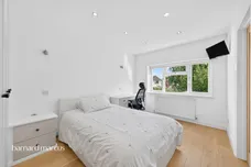 Hollington Crescent, New Malden