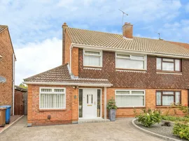 Bridport Avenue, Ipswich photo