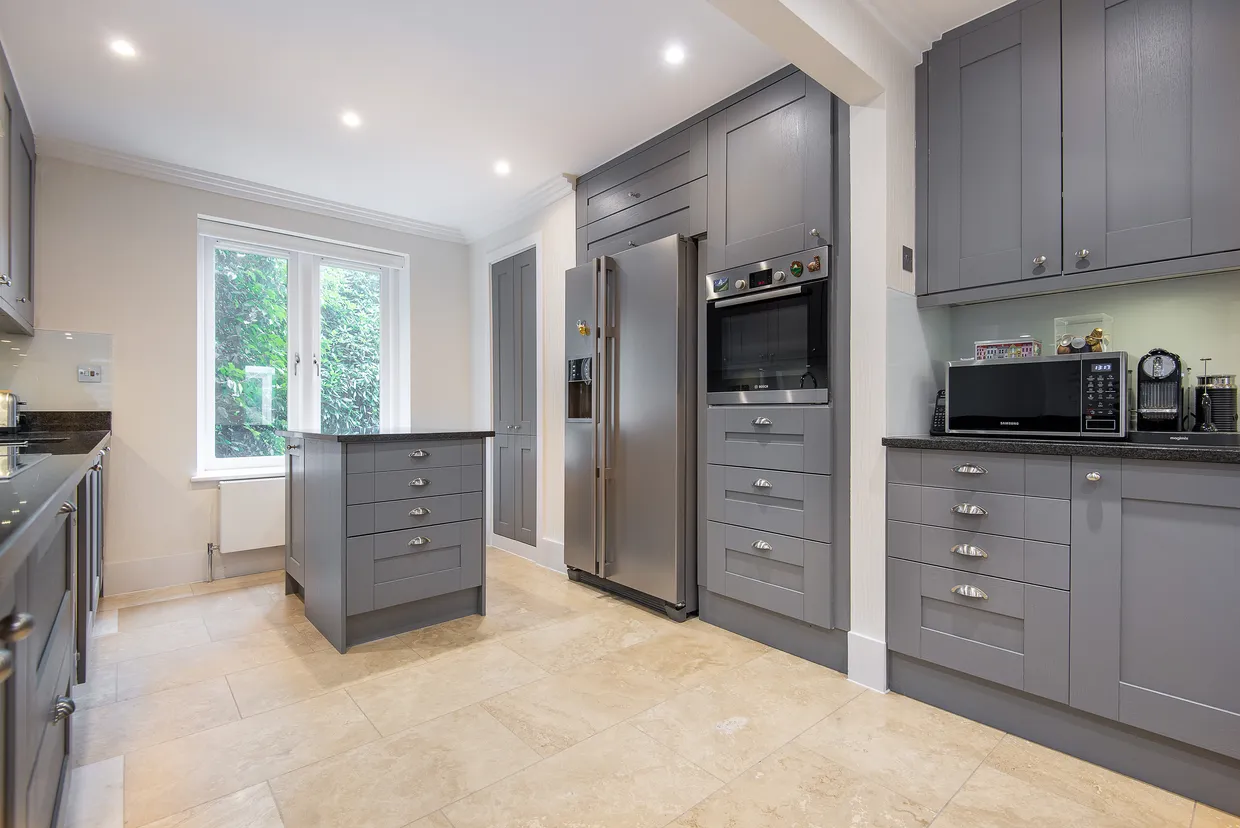 Kingston Hill Place, Kingston Upon Thames, KT2 photo 2