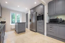 Kingston Hill Place, Kingston Upon Thames, KT2 photo 2