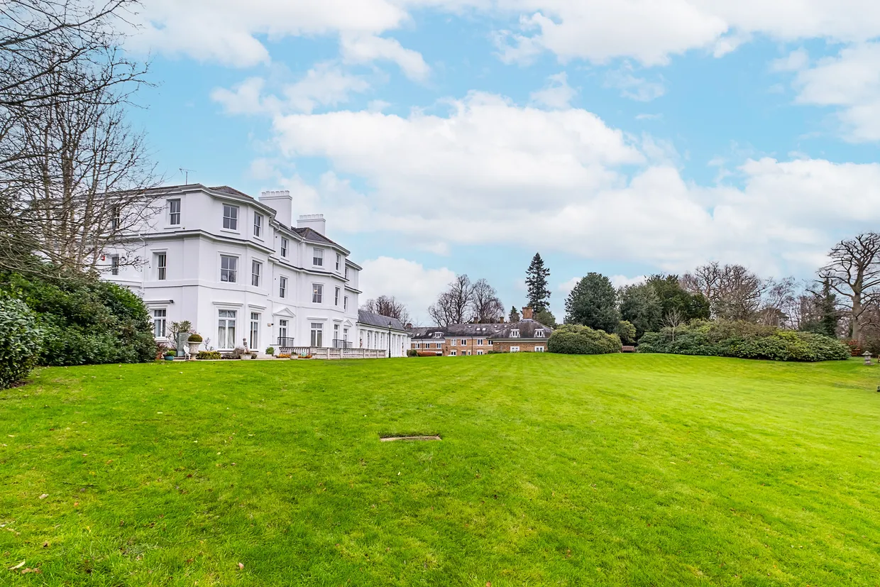 Kingston Hill Place, Kingston Upon Thames, KT2 photo 4