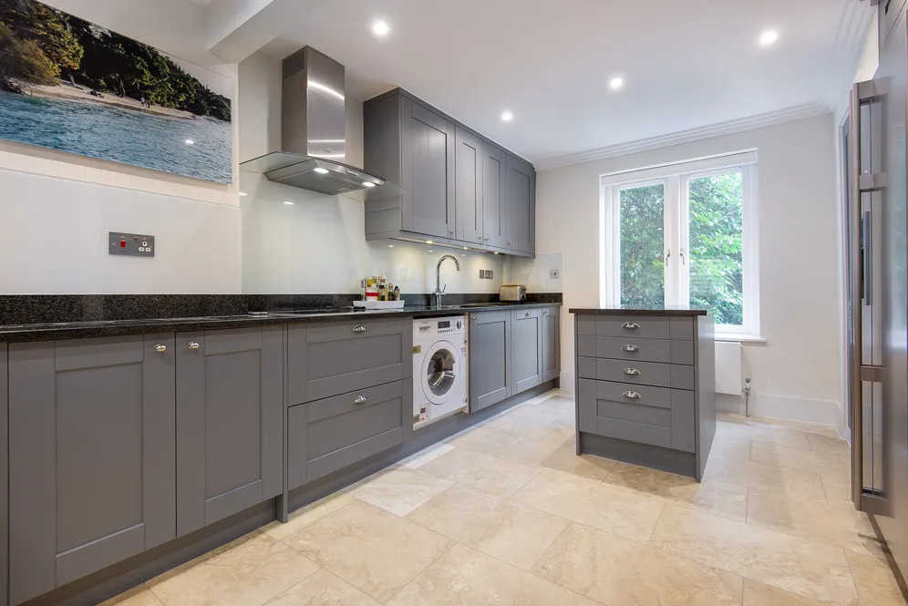 Kingston Hill Place, Kingston Upon Thames, KT2 photo 12