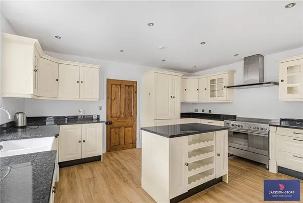Church Street, Crick, NN6 photo 8