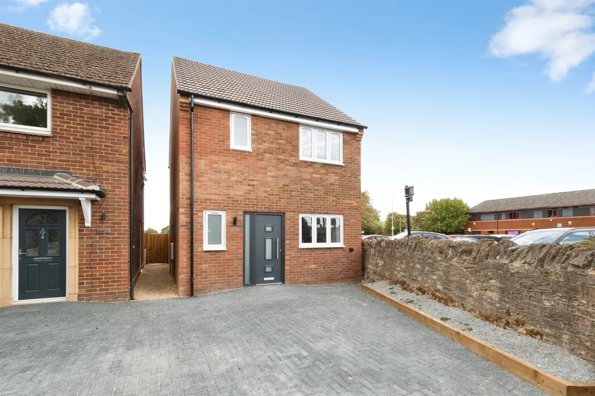 Queens Avenue, Newport Pagnell